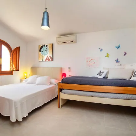 Margarita Villa *